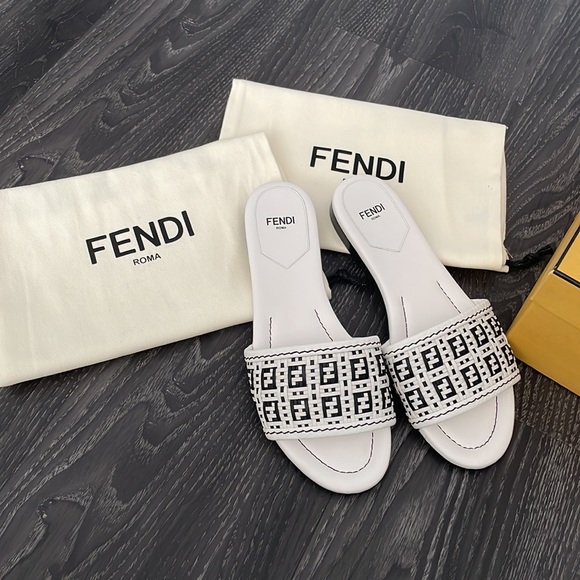 Fendi woven leather sandals - Picture 6 of 6
